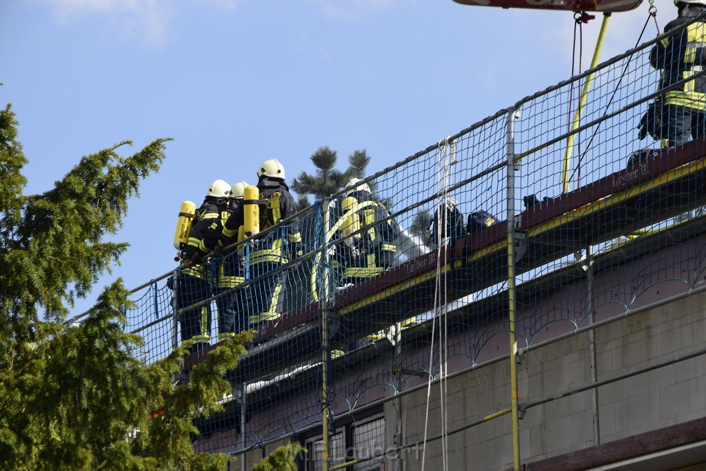 Dachstuhlbrand Koeln Poll Geislarerstr P516.JPG - Miklos Laubert